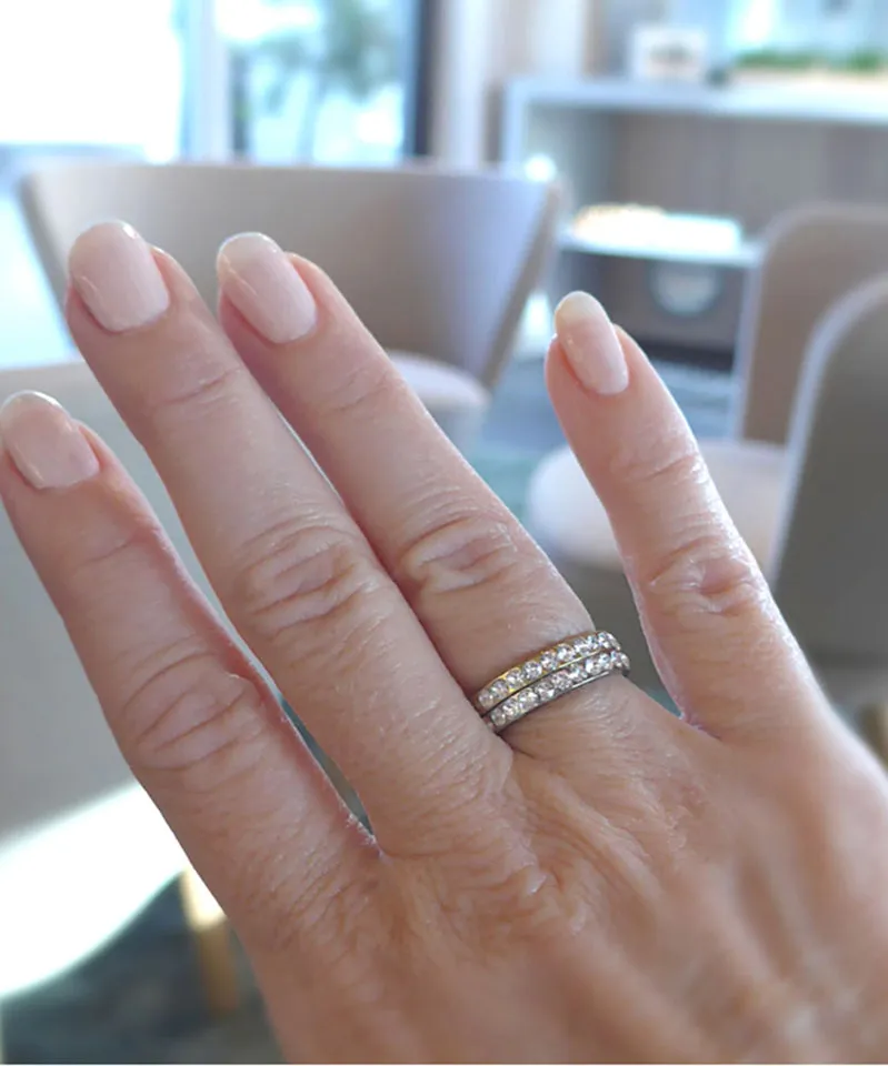 Blomdahl Brilliance Curved ring crystal gullfarget