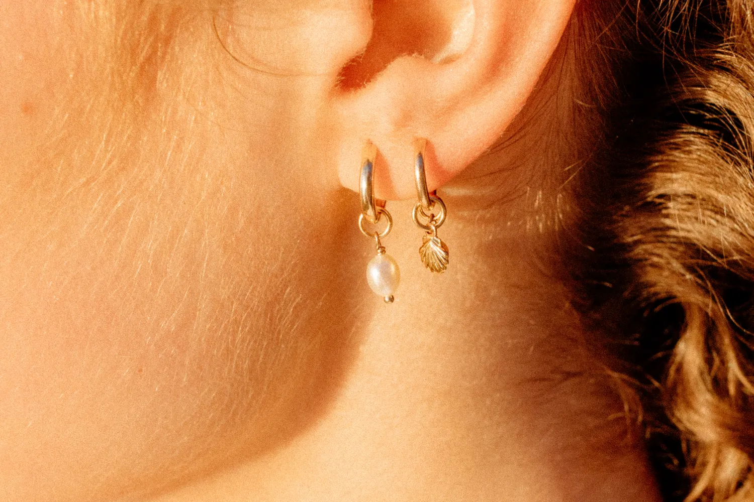 Eremis Coquillette charm skjell anheng 18 karat gull