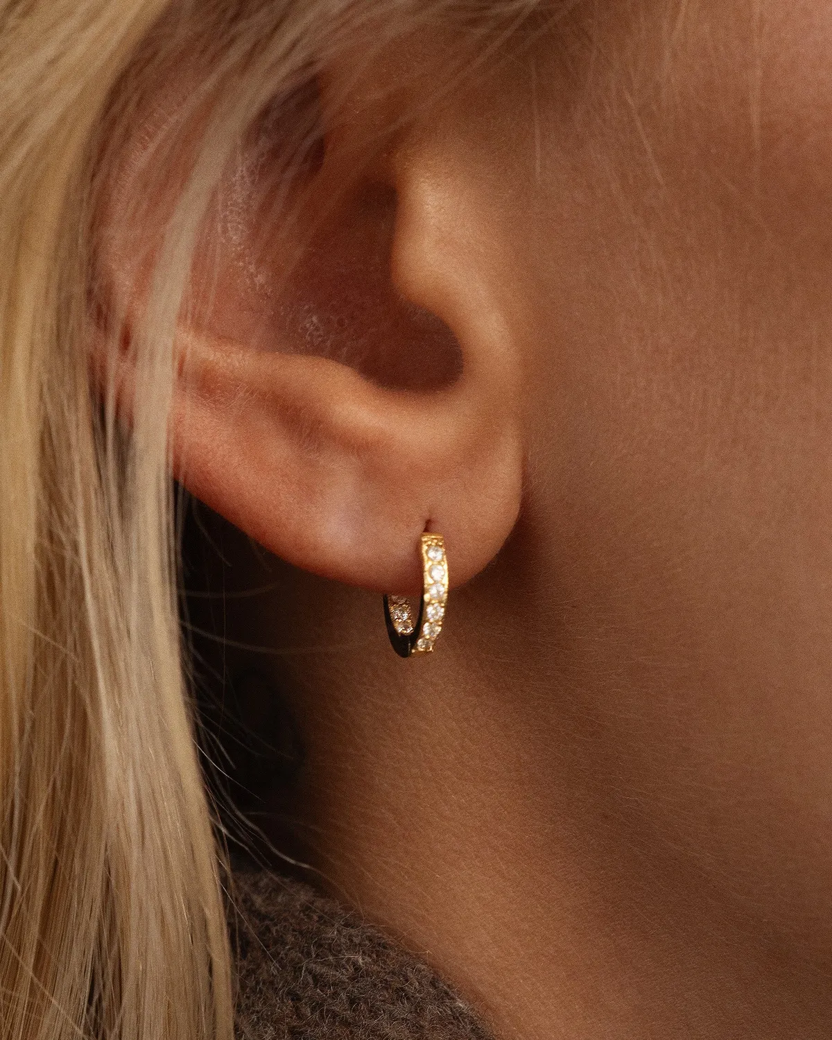 Mockberg Sparkle Mini Hoops øredobber gull 11 mm zirconia