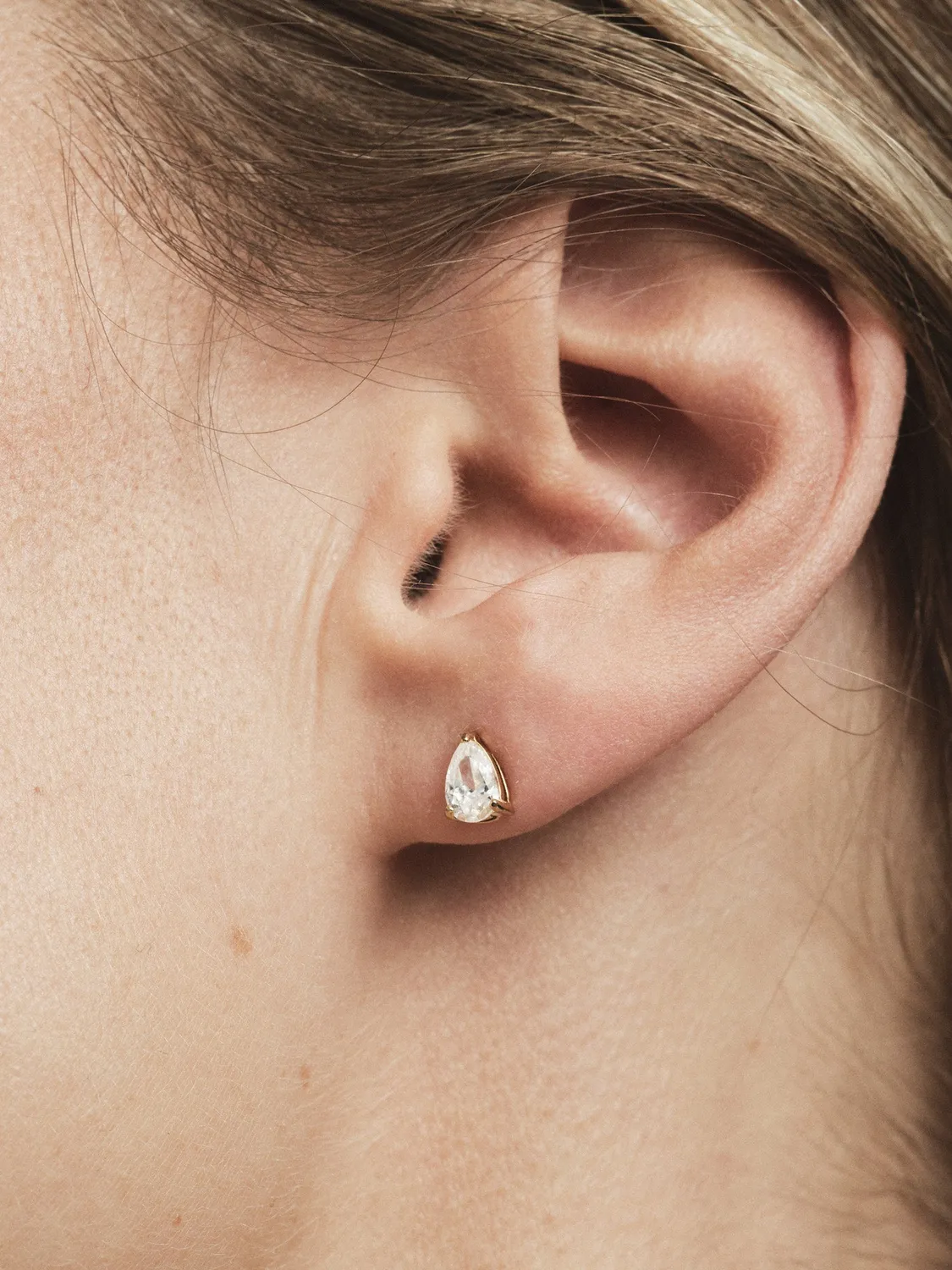 Mockberg Belle White Medium Studs øredobber gull