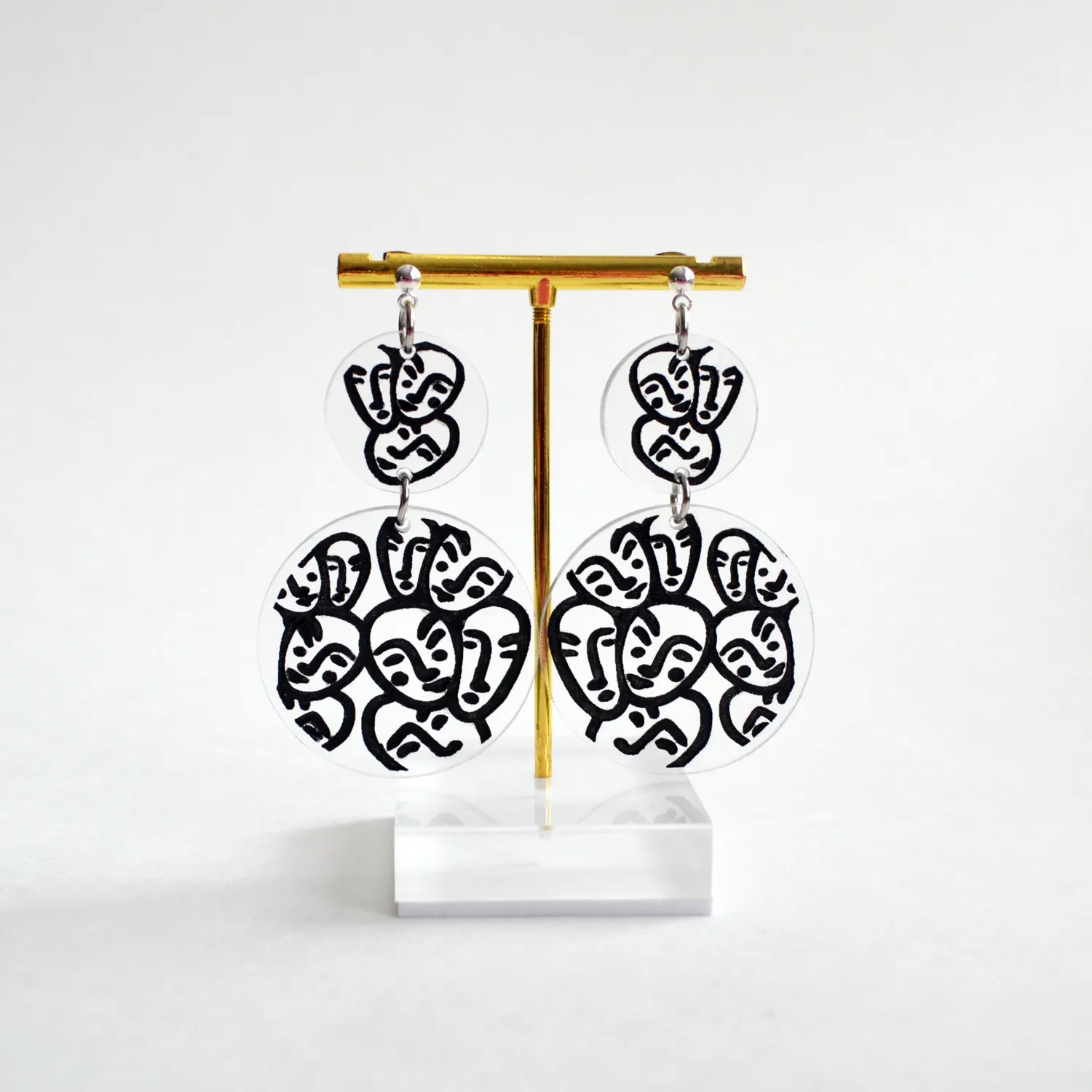 BooandBooFactory Circle Dangle Faces øredobber gull akryl