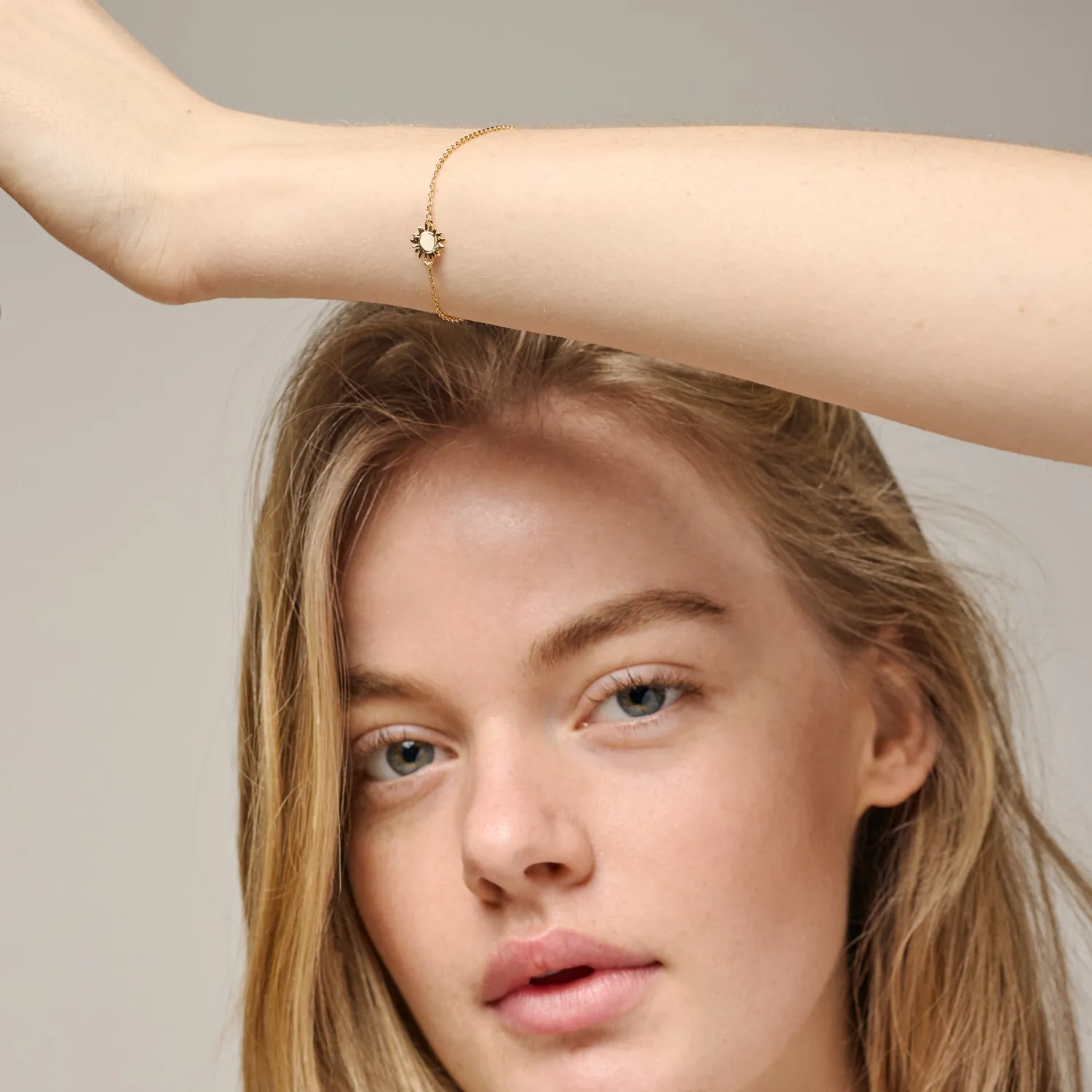 Enamel Sunshine armbånd gull Daisy beige