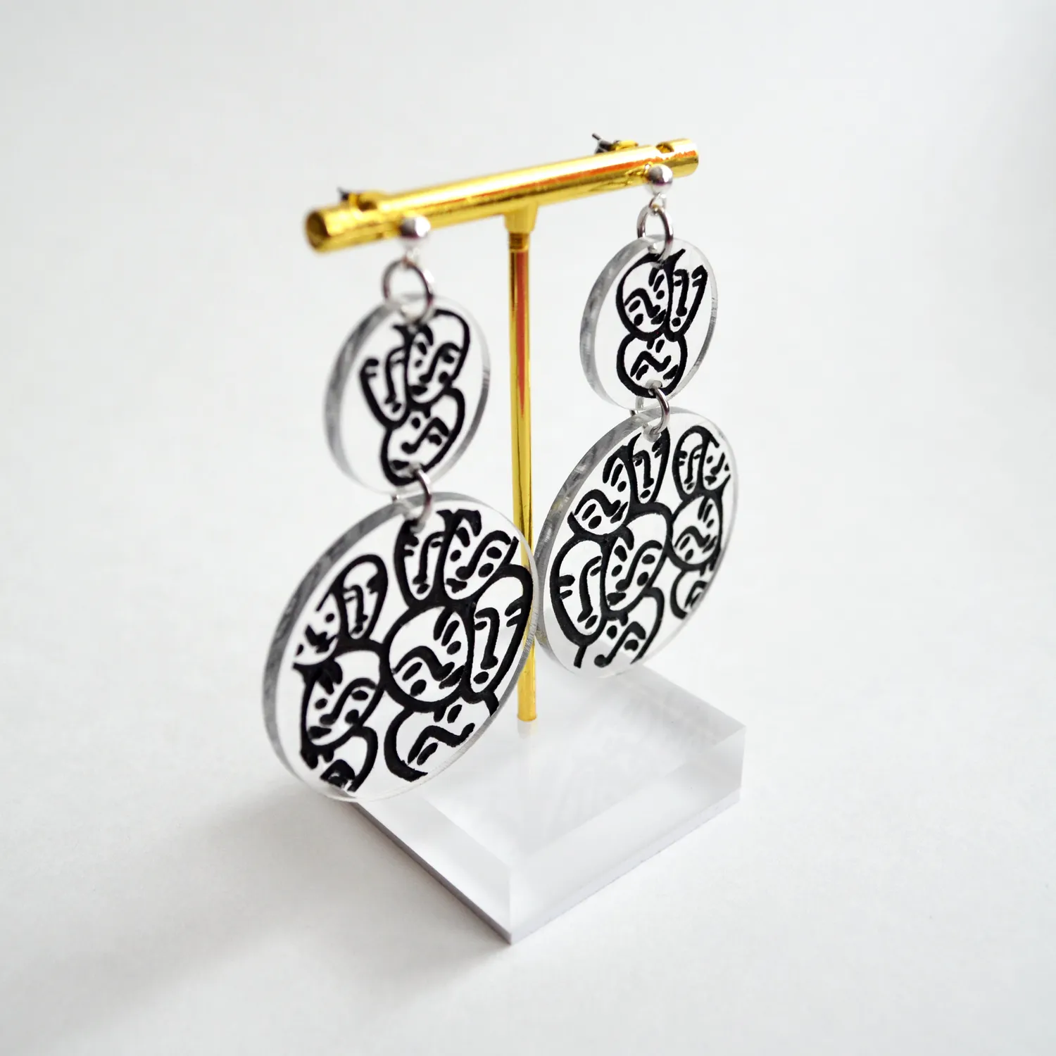 BooandBooFactory Circle Dangle Faces øredobber gull akryl