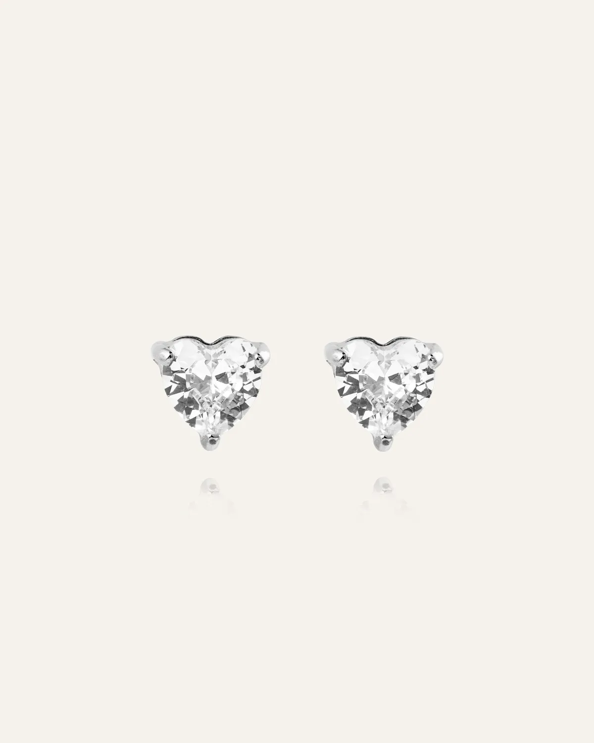 Mockberg Bonne White Studs øreringer sølv hjerte