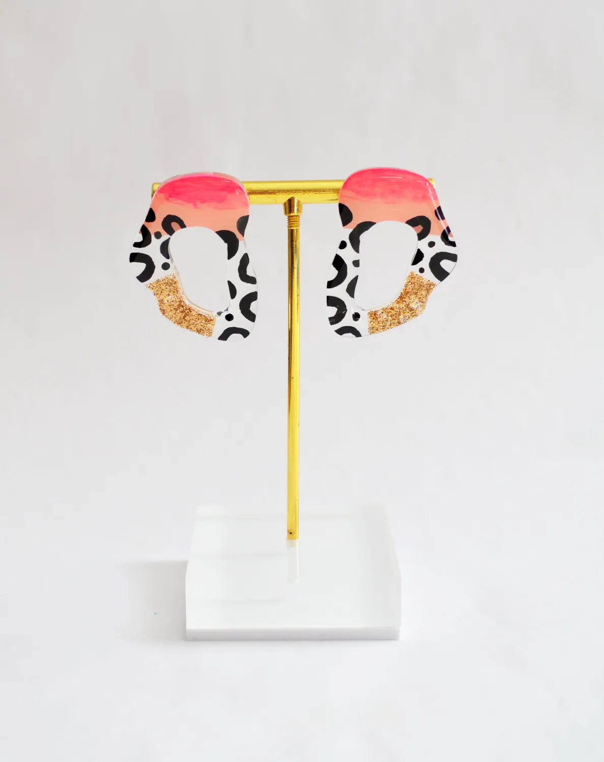 BooandBooFactory Leopard Squiggle hoop øredobber resin