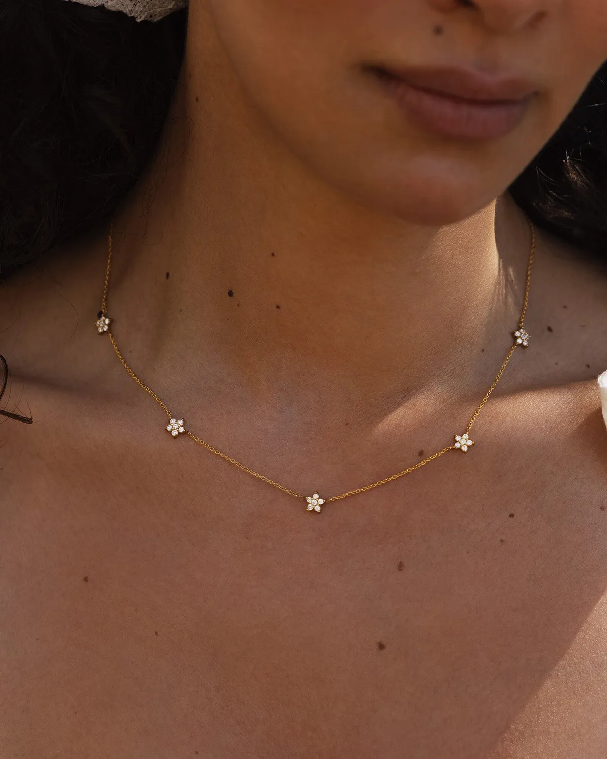 Mockberg Ellie Necklace halskjede gull blomster