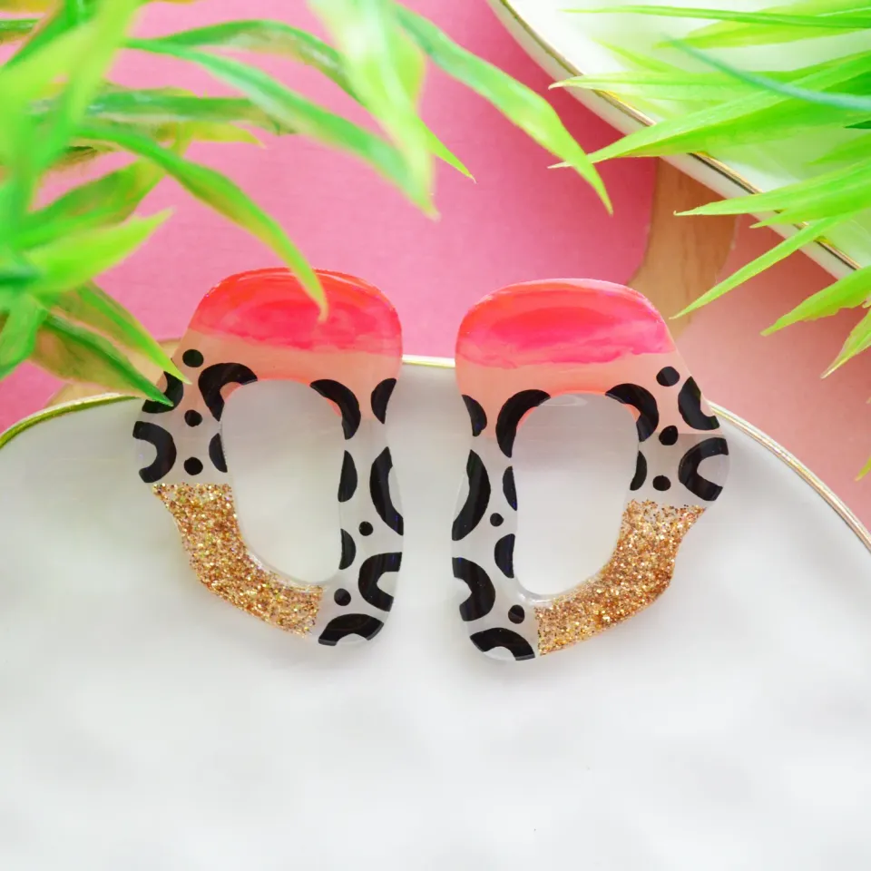 BooandBooFactory Leopard Squiggle hoop øredobber resin