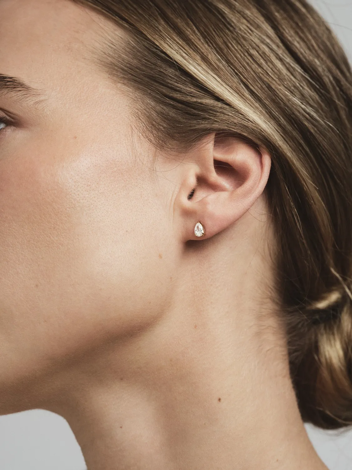 Mockberg Belle White Medium Studs øredobber gull