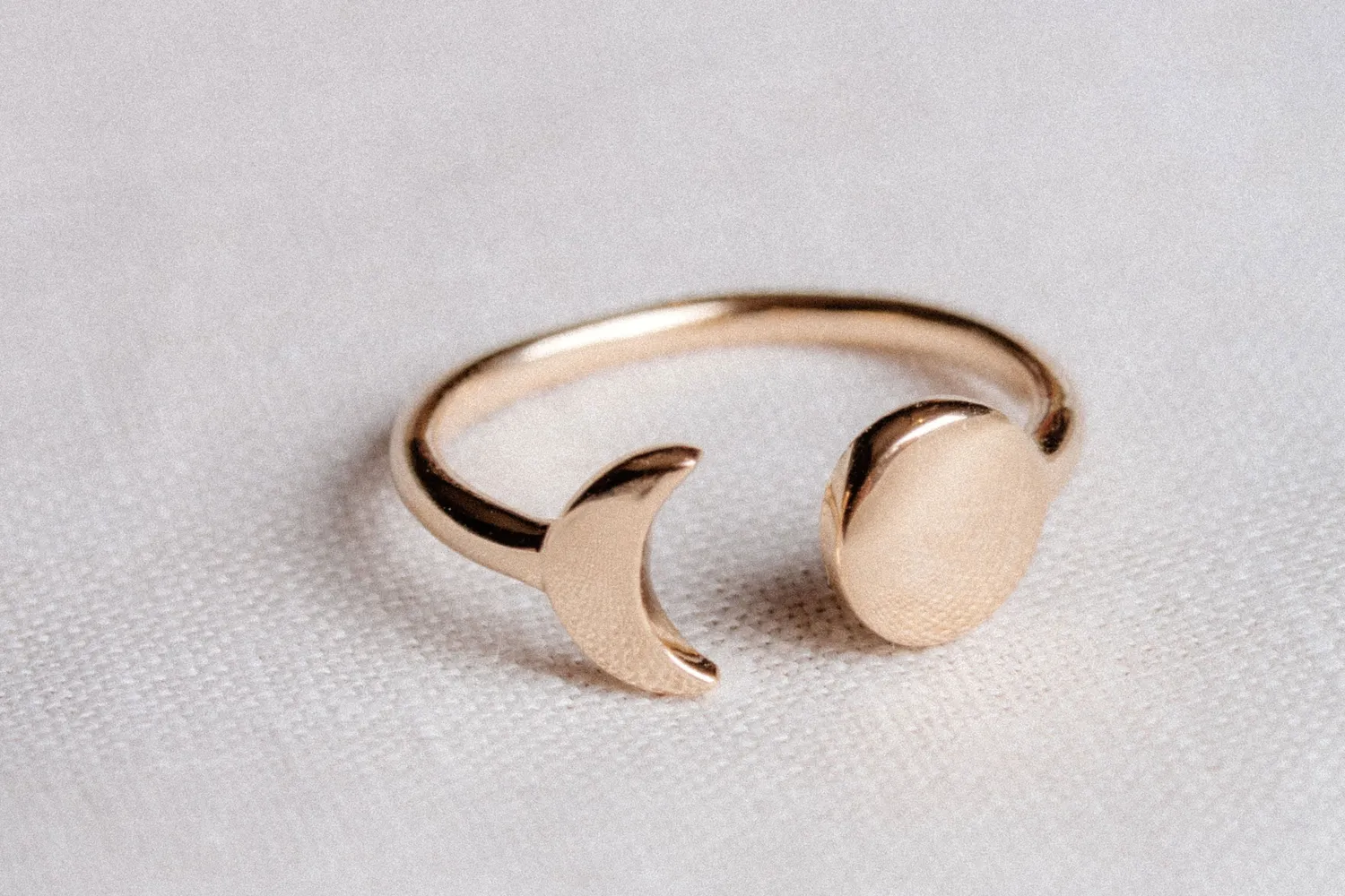 Eremis Lyra ring gull justerbar 18 karat
