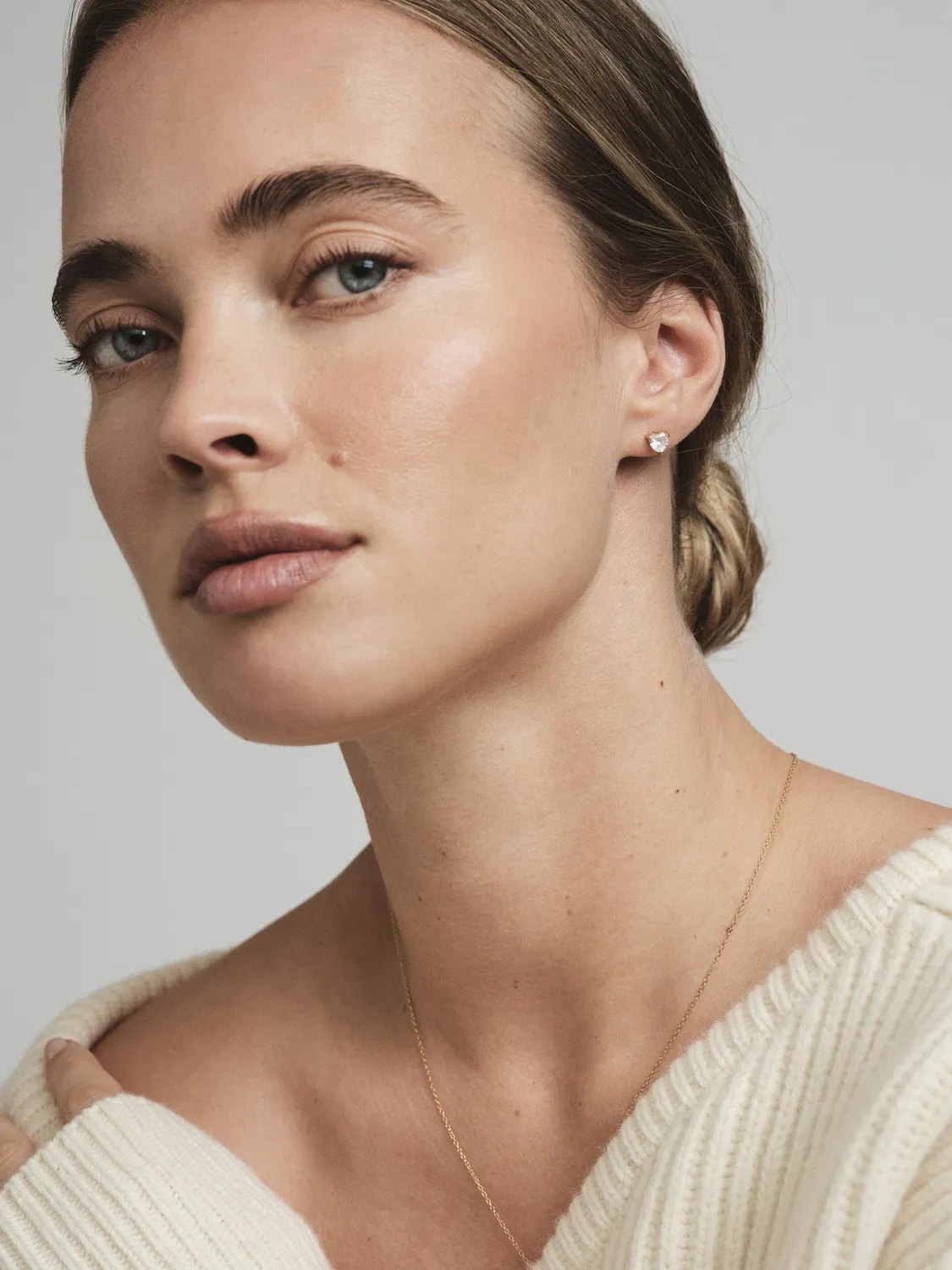 Mockberg Bonne White Studs øredobber gull hjerte