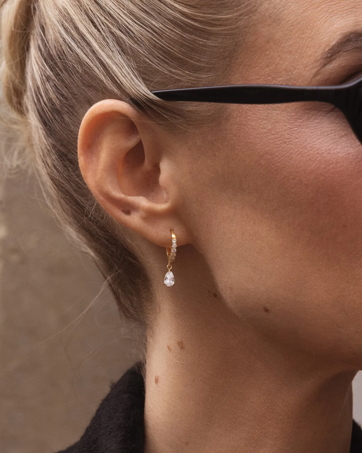 Mockberg Estelle Gold øredobber 14 mm zirkonia