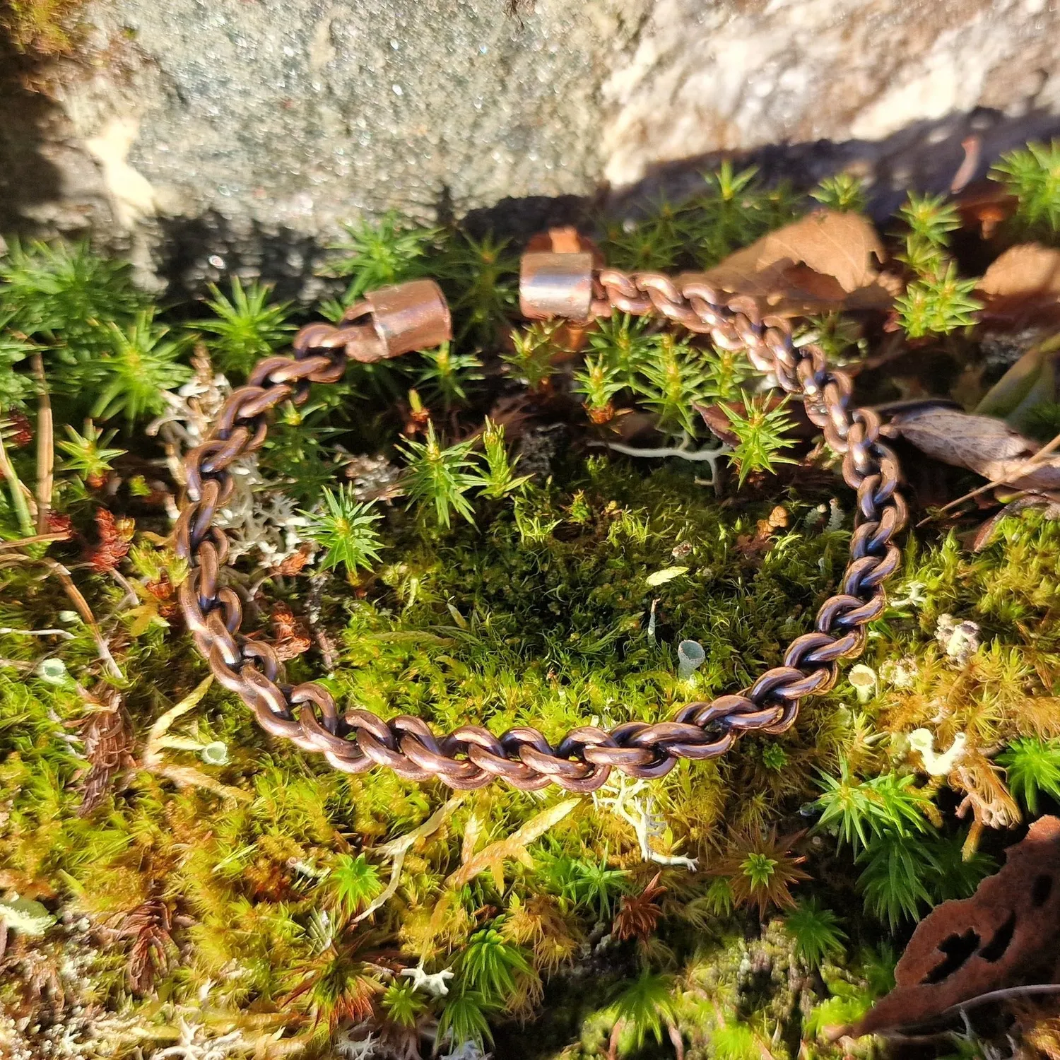 Kunstnerbonden Seid armring kobber flettet