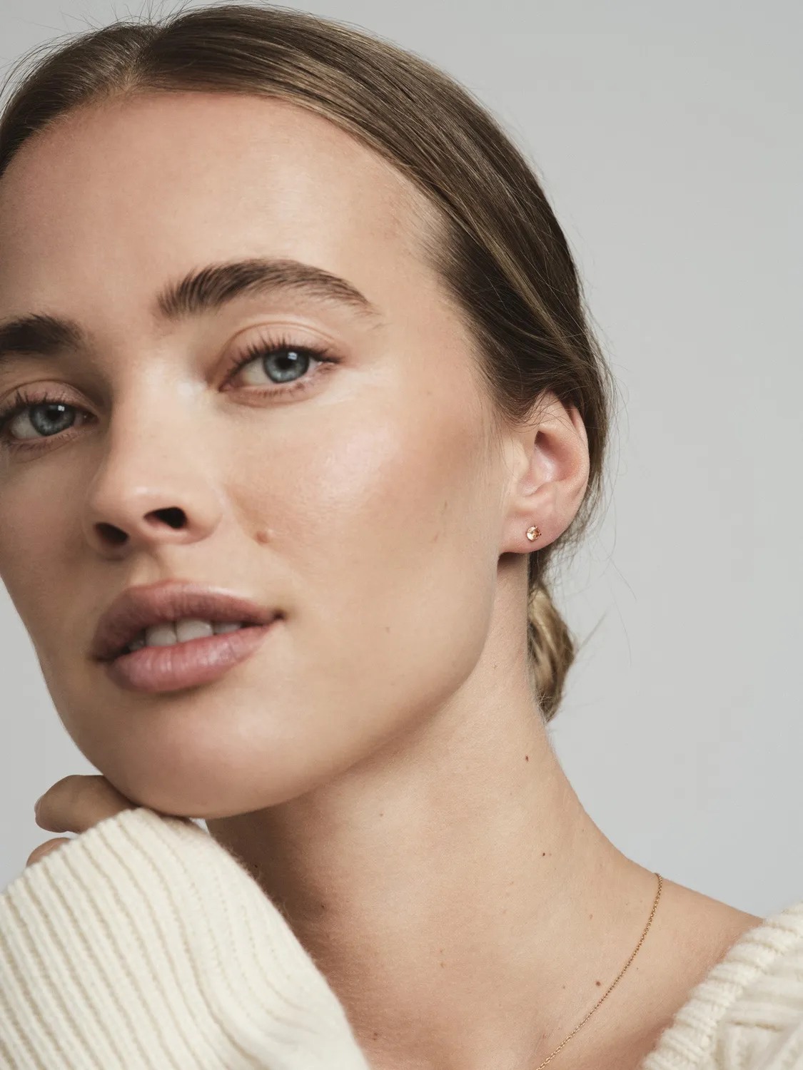 Mockberg Jolie Champagne studs gull 4 mm