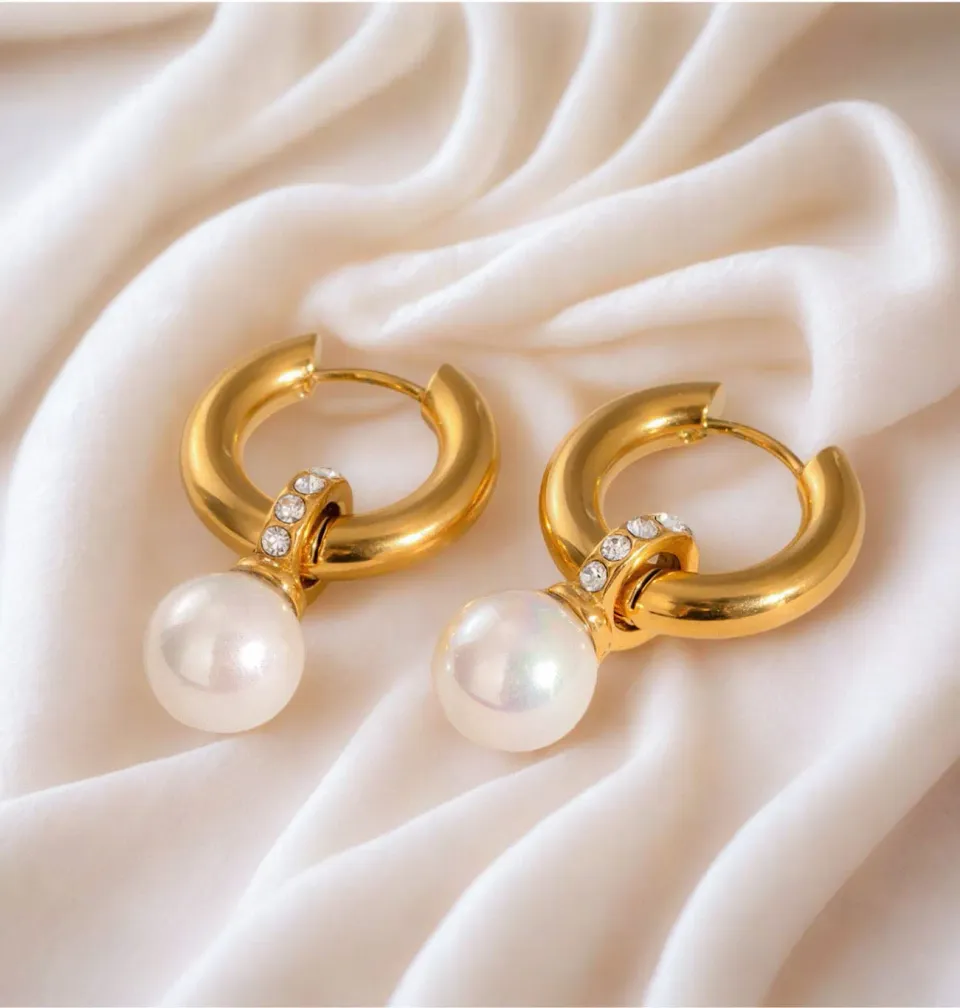 Mea Nani Amalie gullhoops med perle og rhinestones