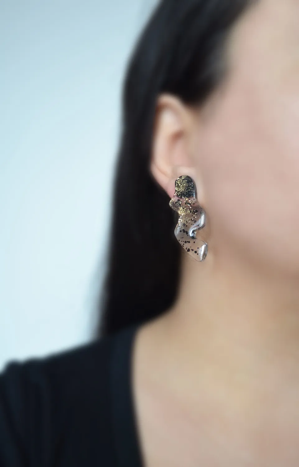 BooandBooFactory Black and Gold Glitter Ombre Squiggle stud-øredobber