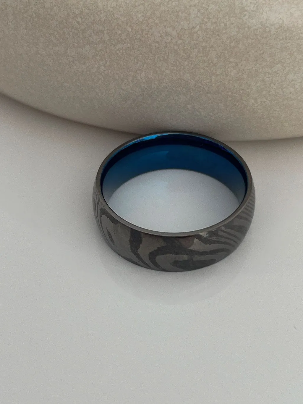 Mea Nani tungsten ring 8 mm grå ripebestandig