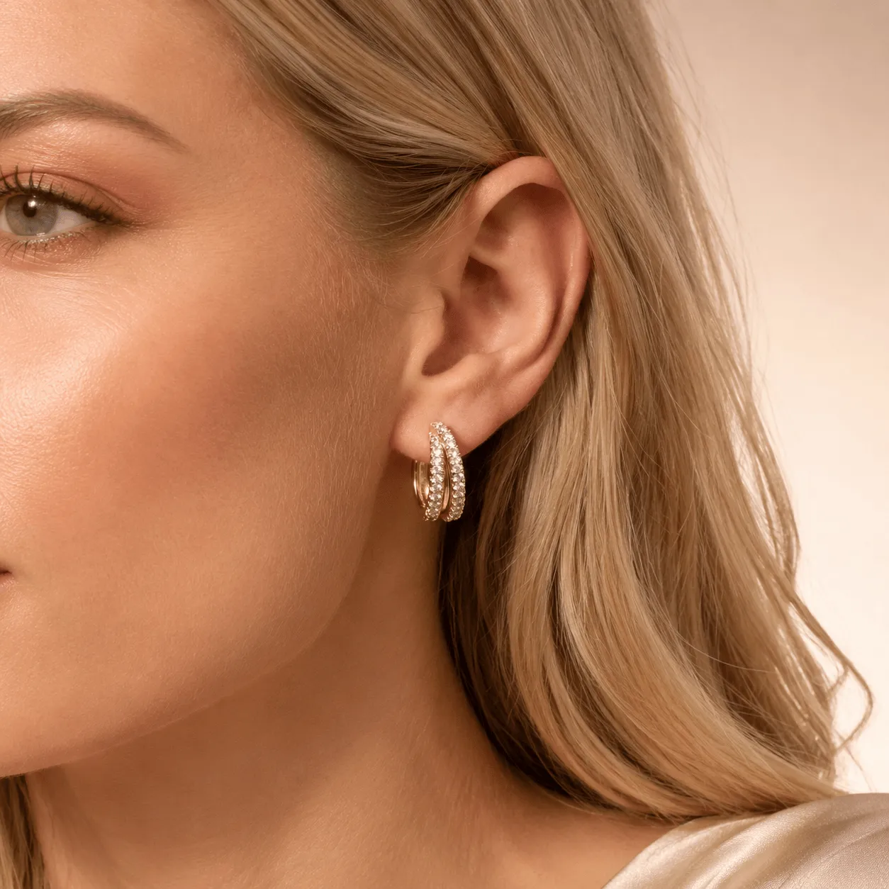 Mea Nani Lumière Hoops Gold øredobber gull med krystaller
