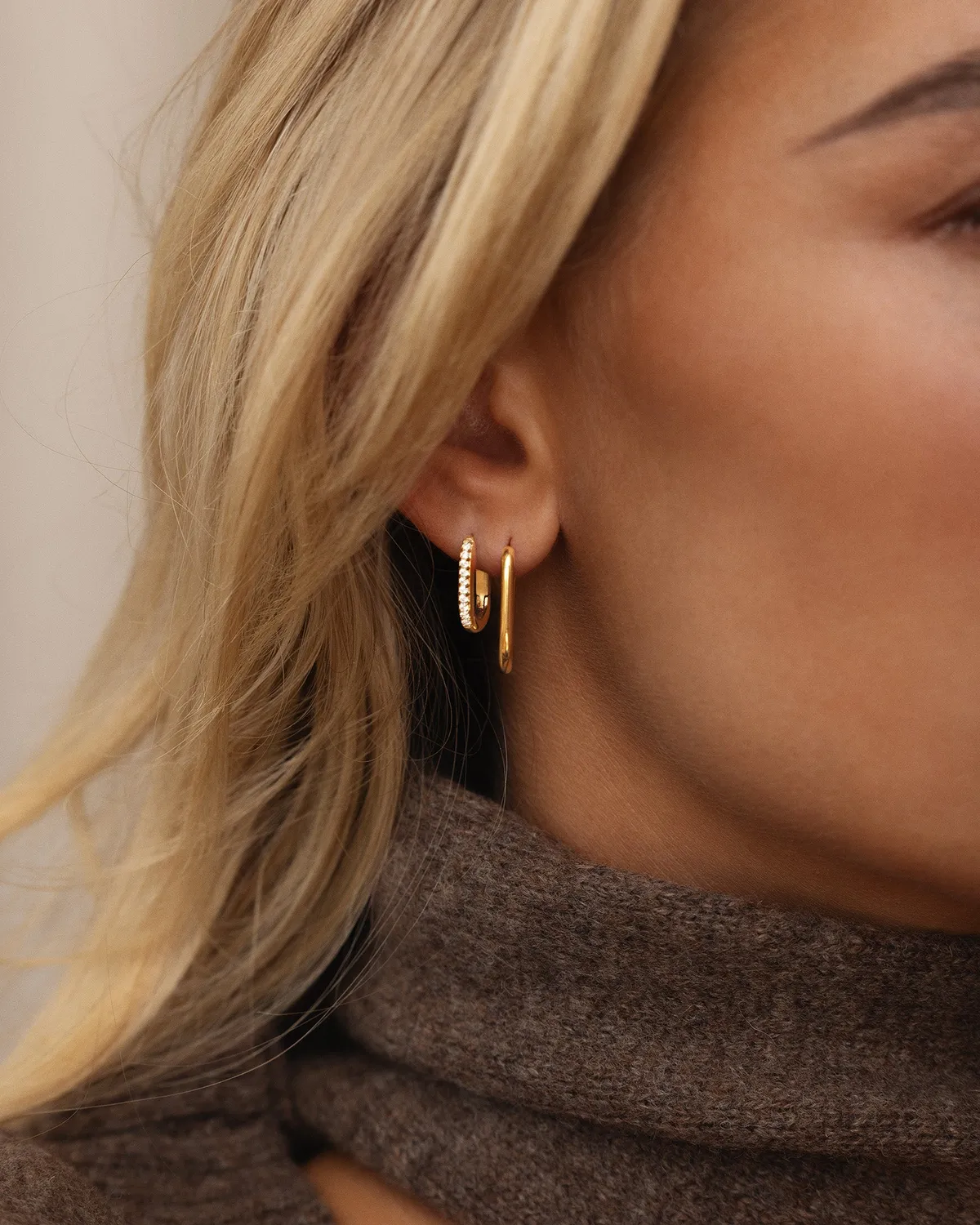 Mockberg Slim Medium U-Hoops øredobber gull