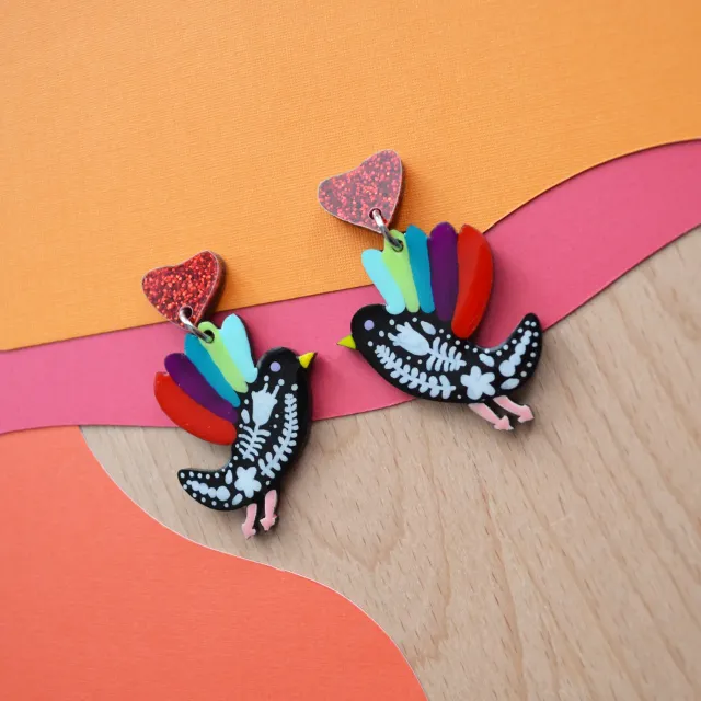 BooandBooFactory Floral Folk Flying Bird øredobber flerfarget