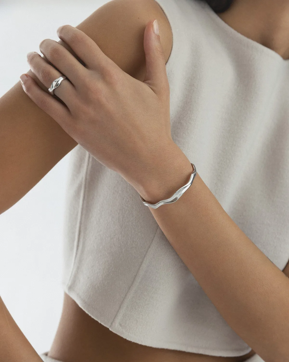 Mockberg Wavy Bolded cuff sølv bangle åpen