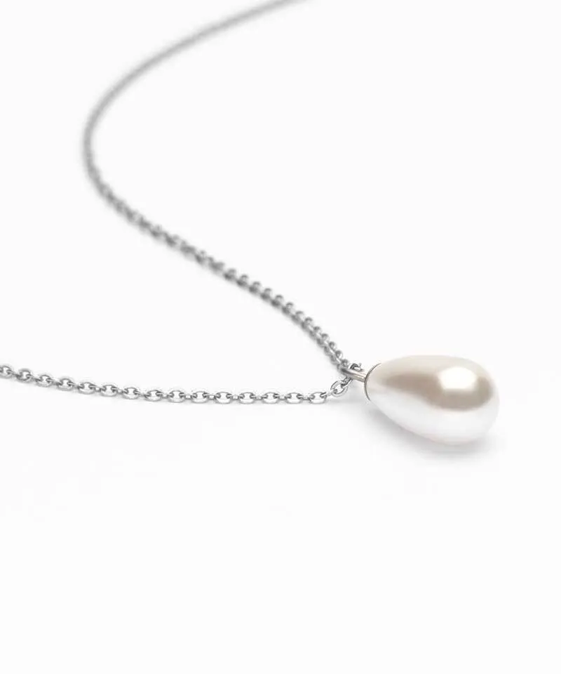 Blomdahl Pearl Drop anheng hvit 15 mm titan