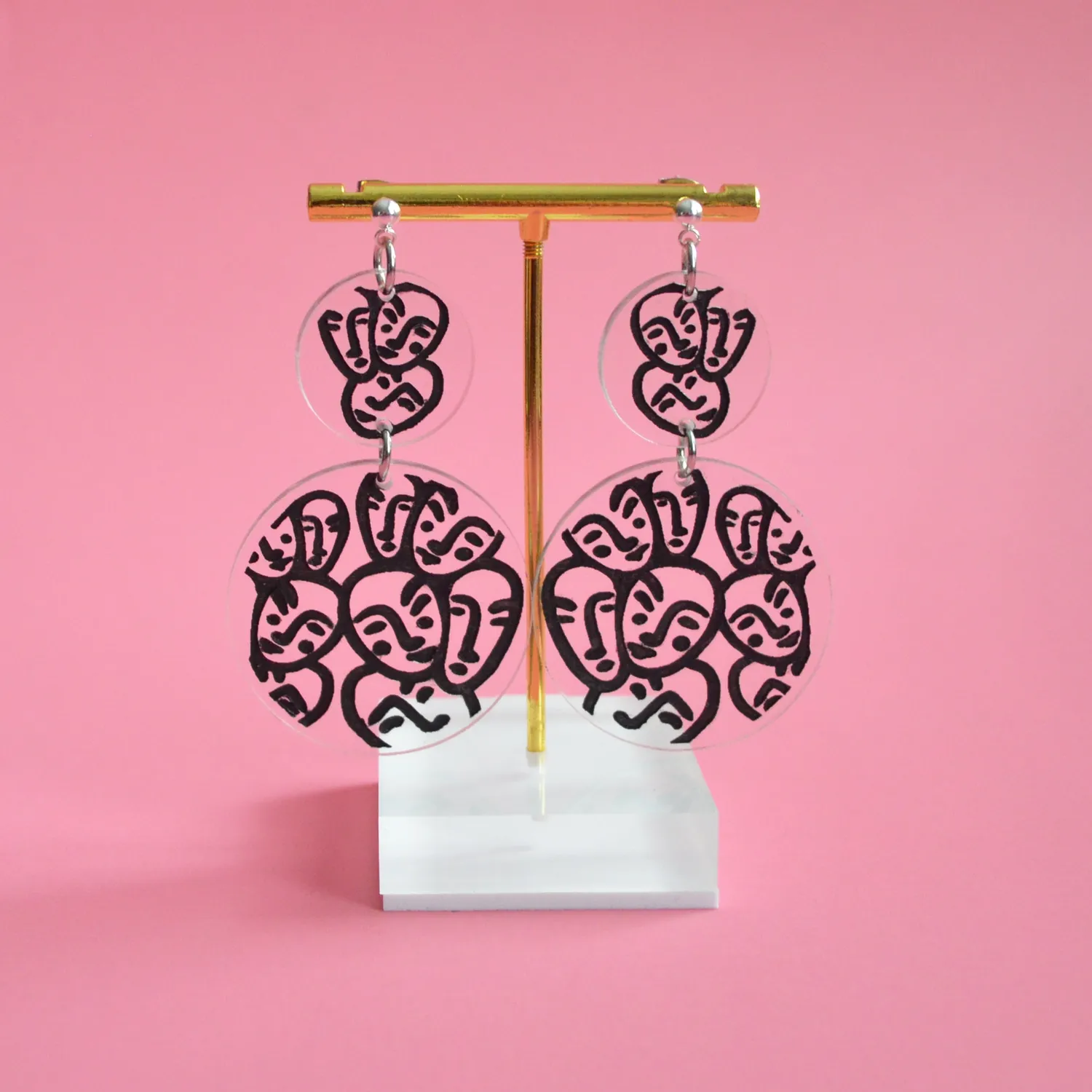 BooandBooFactory Circle Dangle Faces øredobber gull akryl