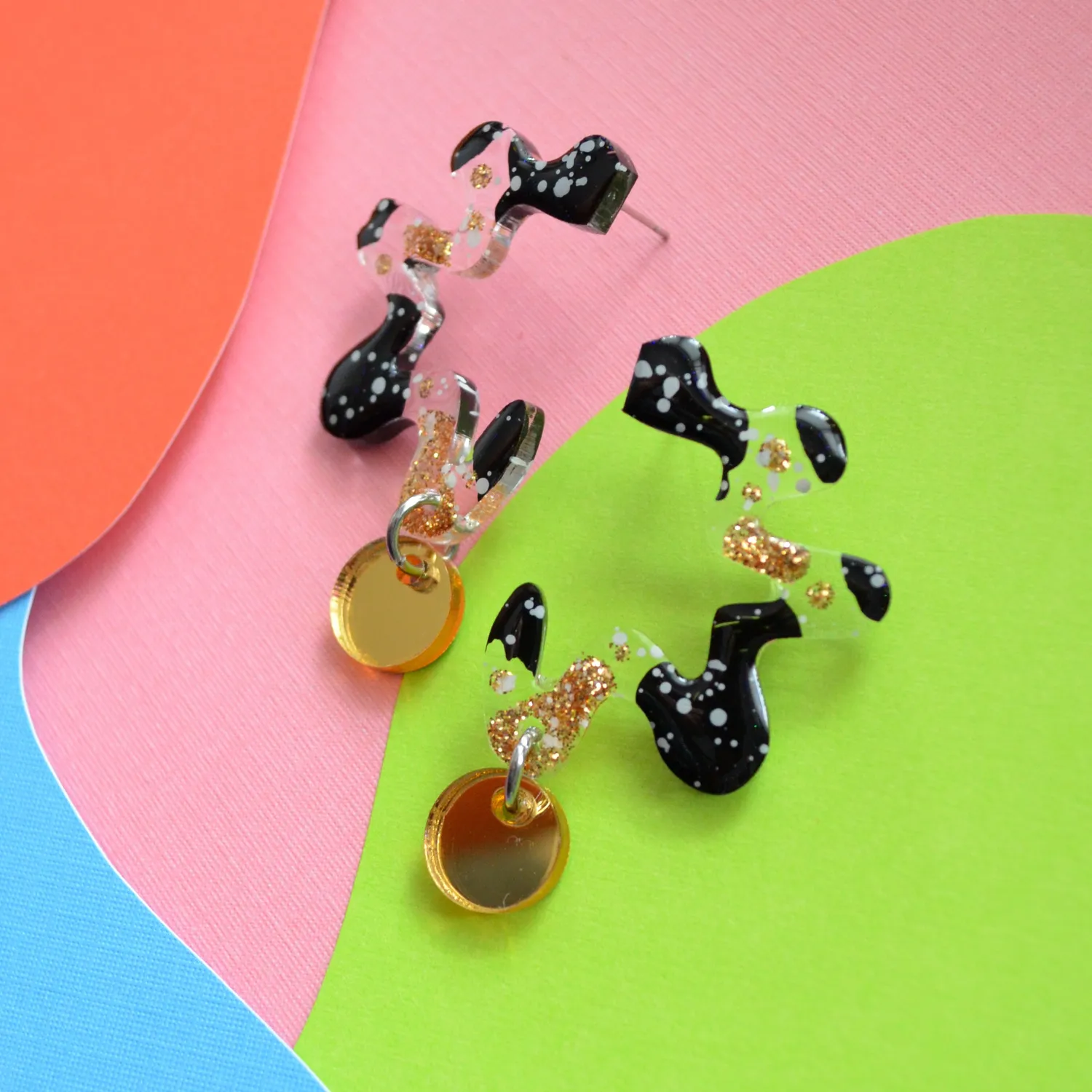 BooandBooFactory Squiggle øredobber svart gull resin
