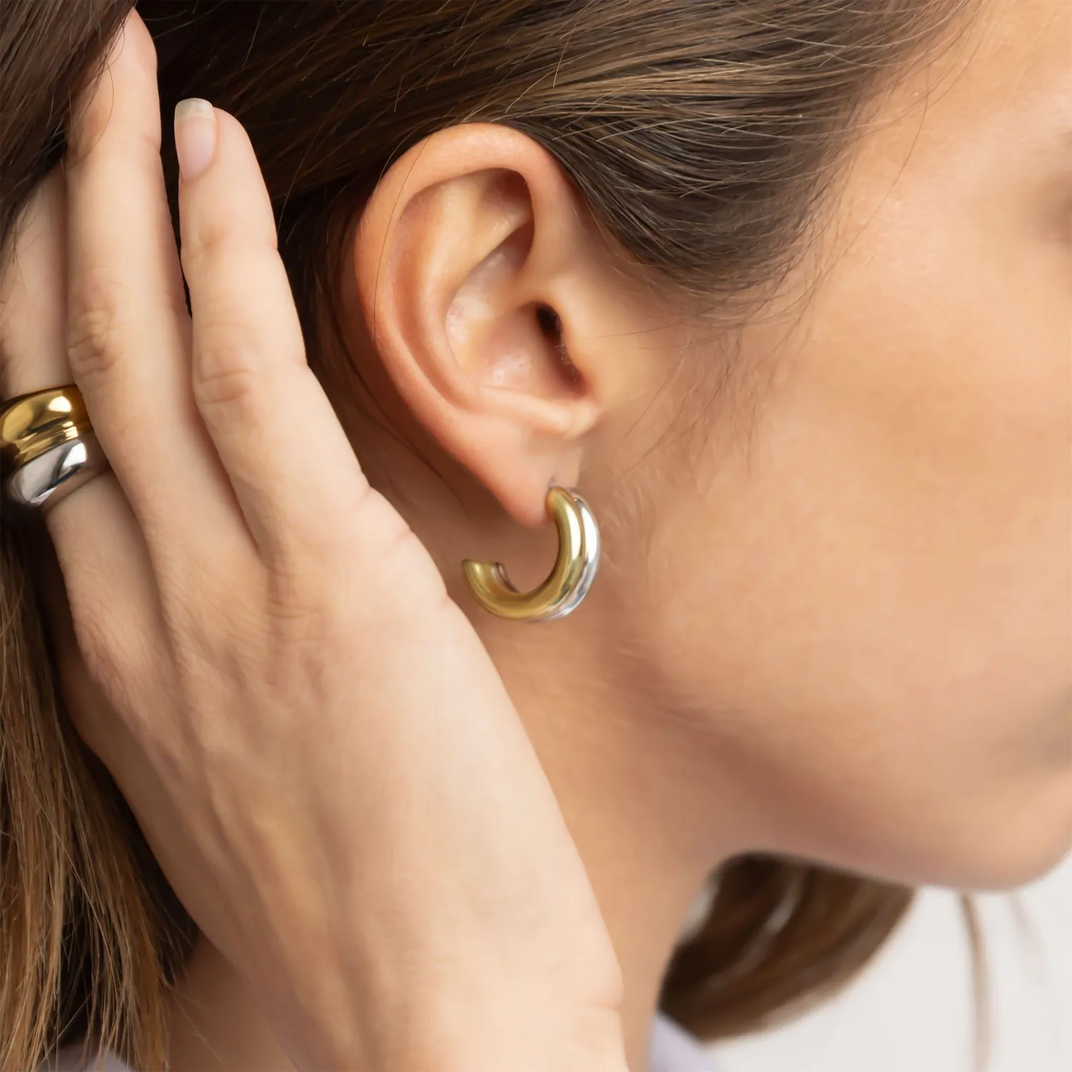 Mea Nani Side by Side hoops gull sølv 18K