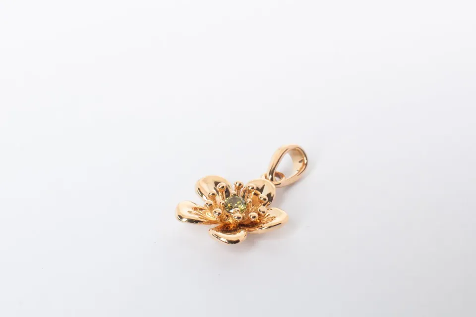 Eremis Sakuri charm gullbelagt 18 karat