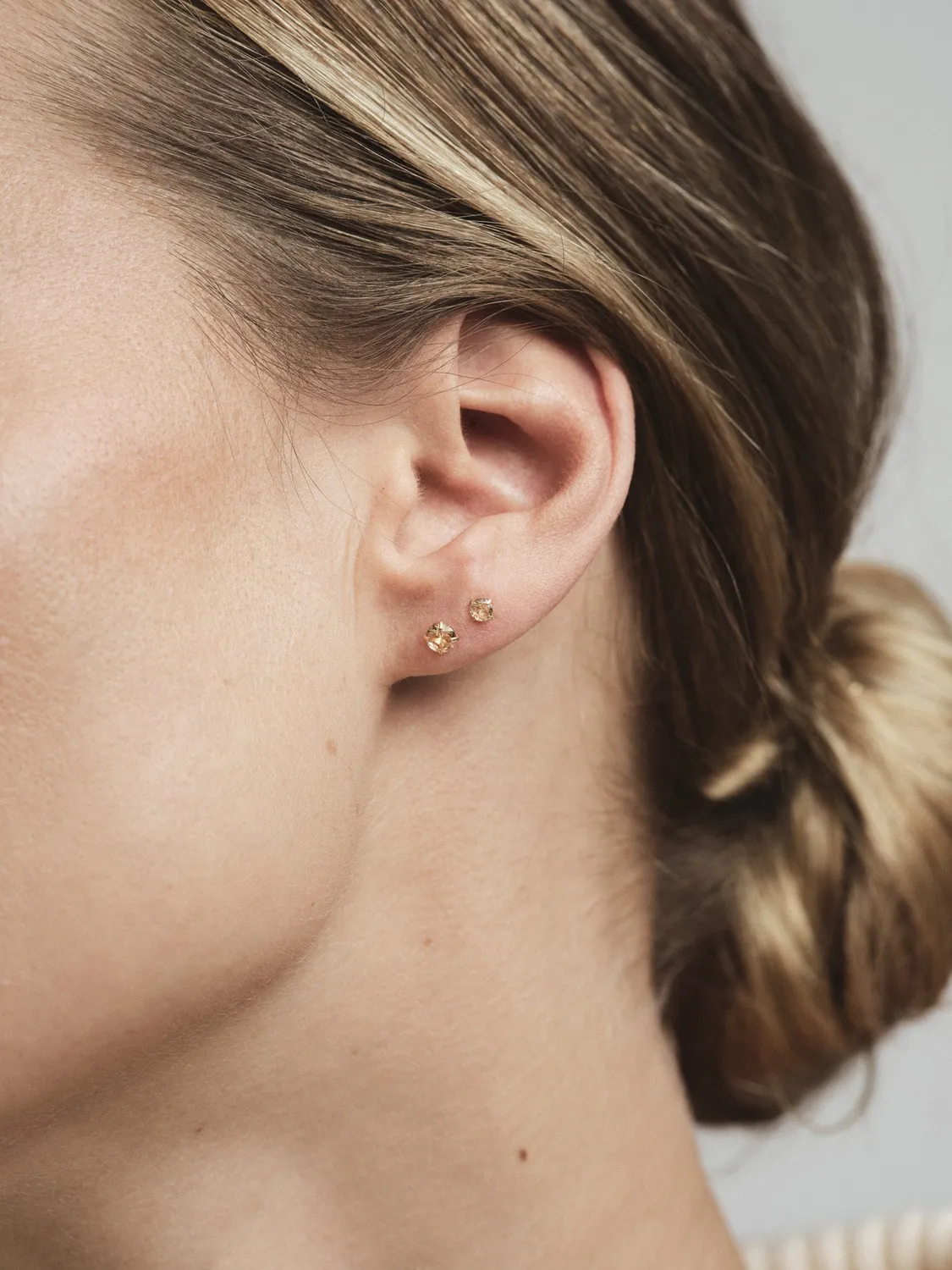 Mockberg Jolie Champagne Small Studs øredobber gull 3 mm
