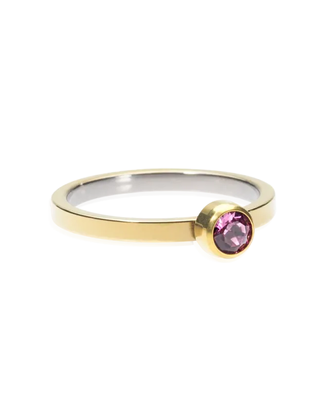 Blomdahl Bezel ring lilac gullfarget titan 16–19 mm