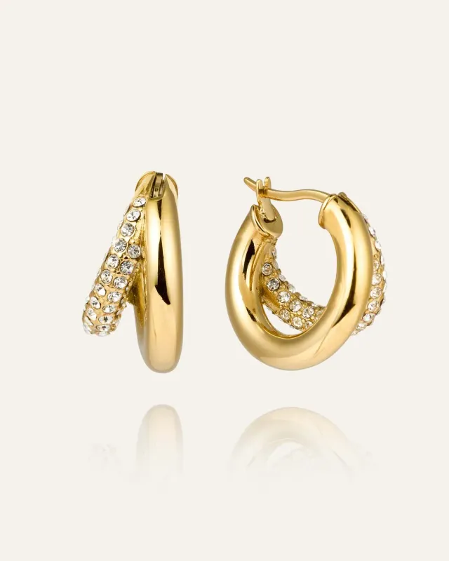 Mockberg Raya Hoops øredobber gull 20 mm krystall