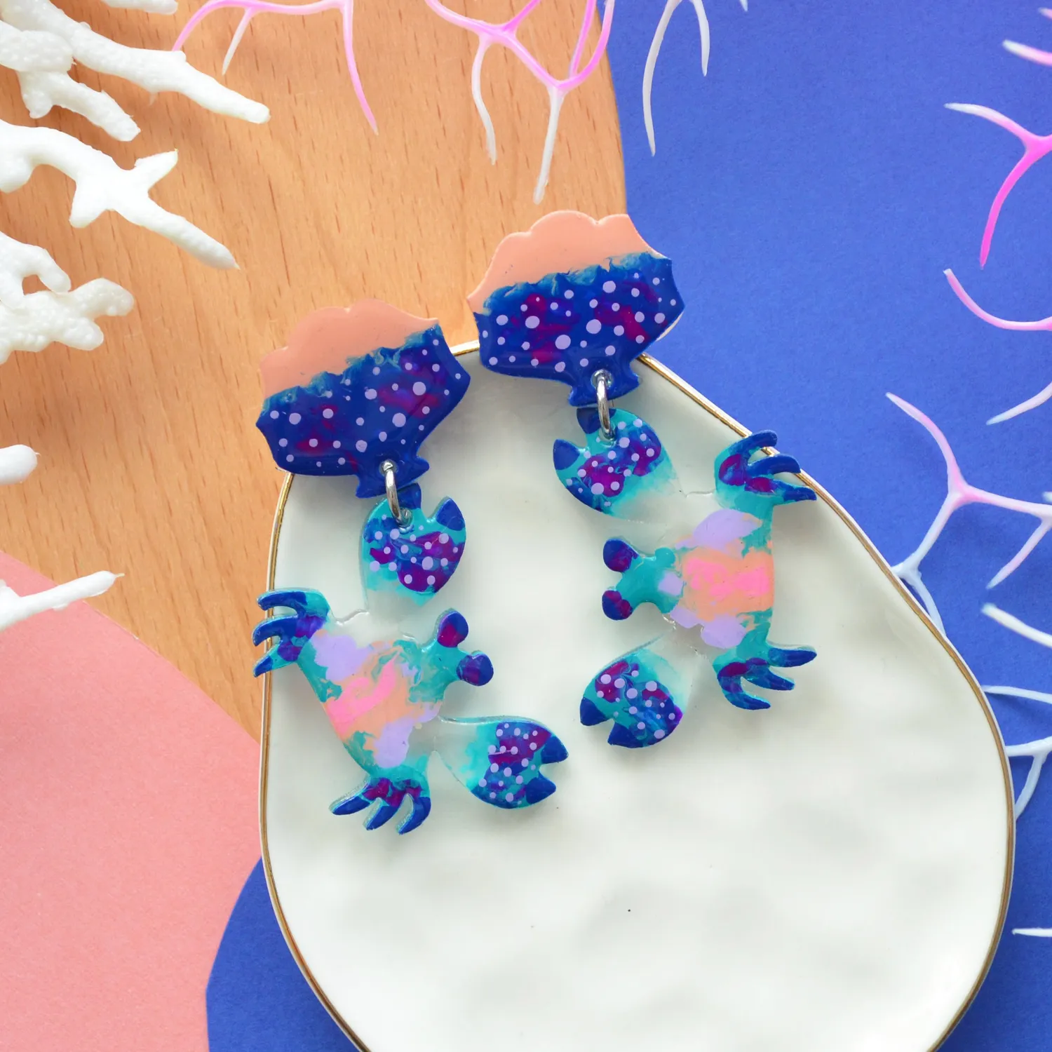 BooandBooFactory Blue Crab and Sea Shell øredobber blå akryl