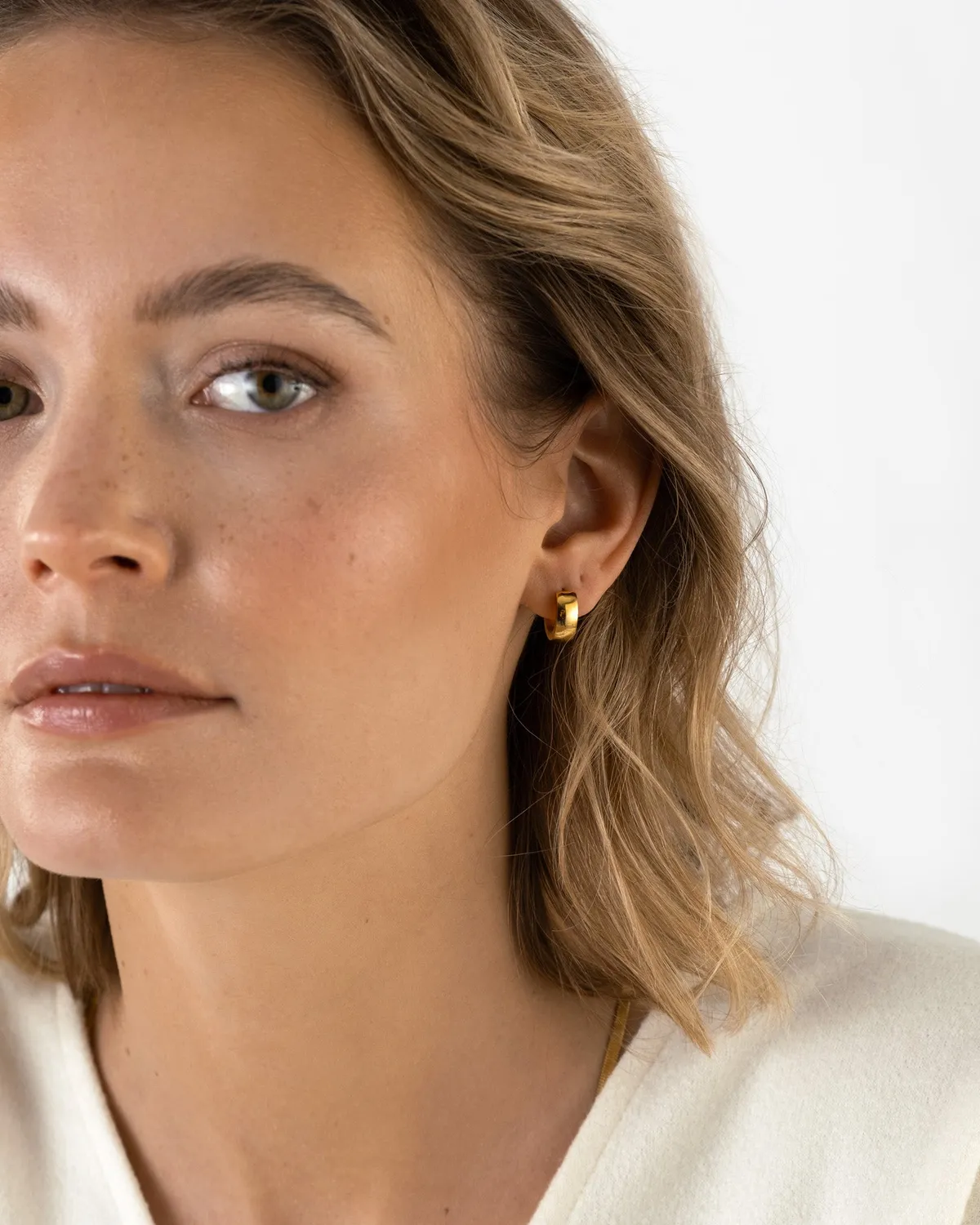 Mockberg Chunky Hoops Small øredobber gull 13 millimeter