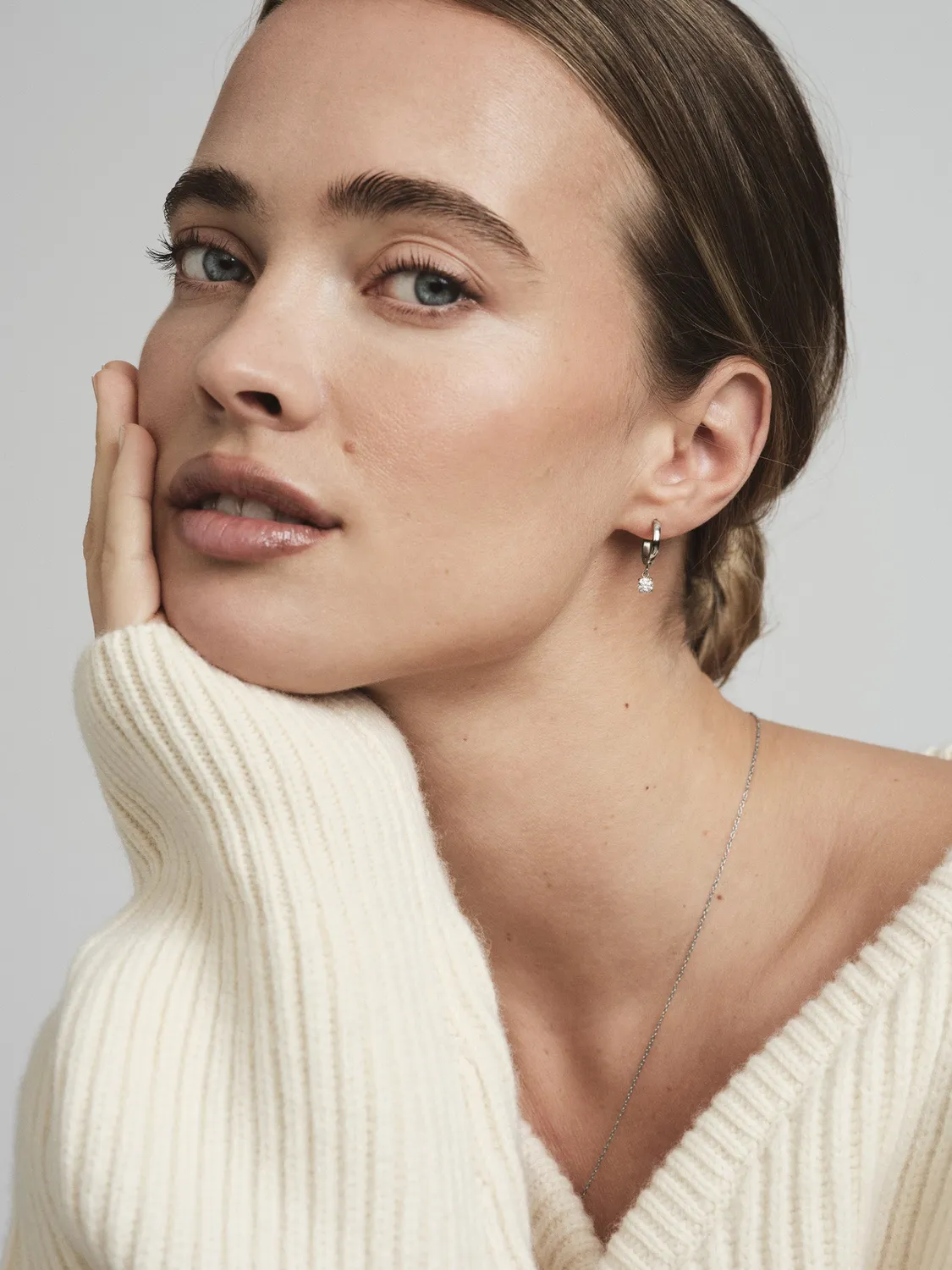 Mockberg Jolie White Hoops øredobber 13 mm hvite