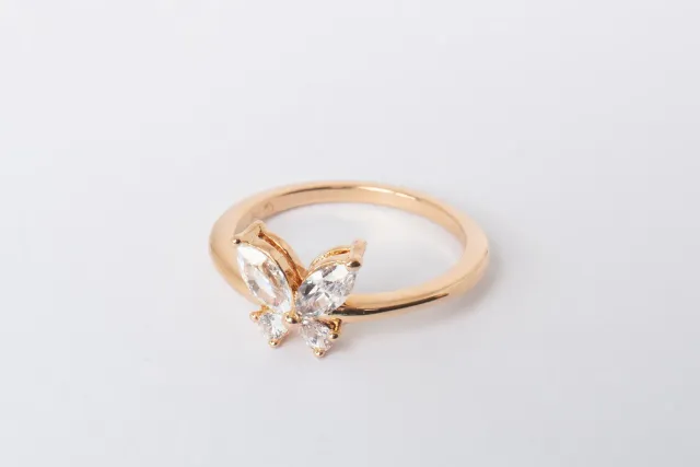 Eremis Papillonne ring zirkonia gullbelagt
