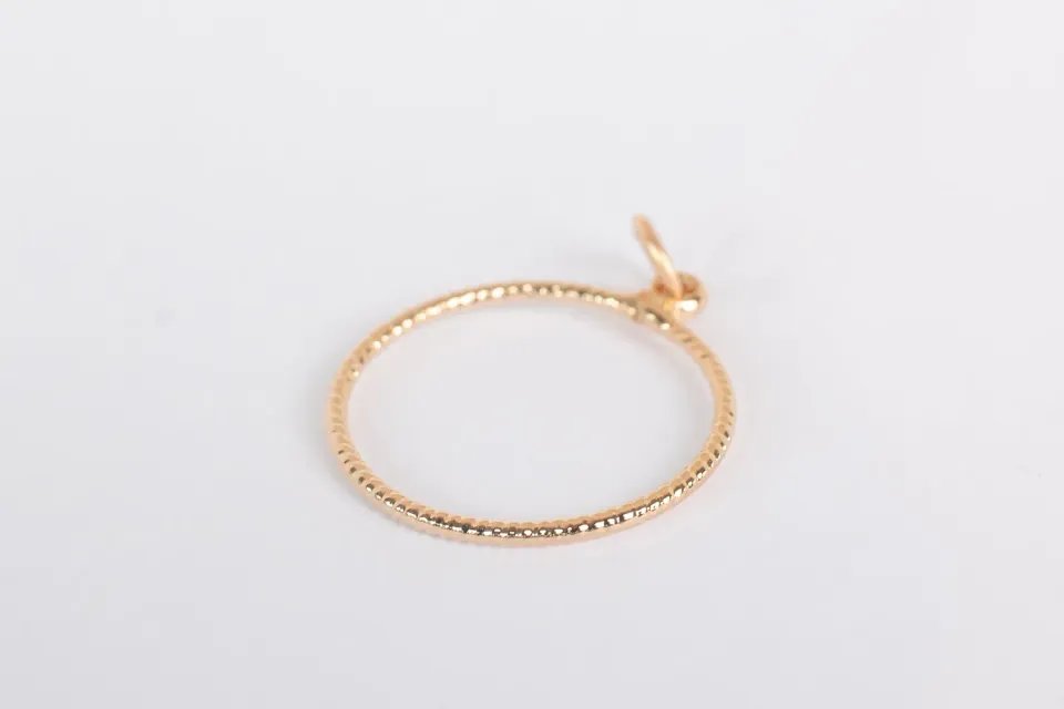 Eremis Sirklette charm 18 karat gull anheng