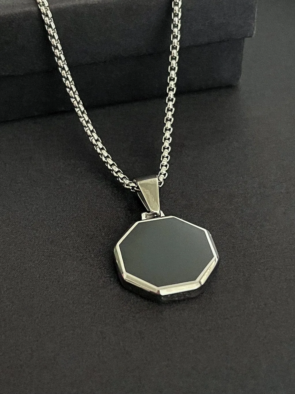 Mea Nani Onyx halskjede herre stål sort anheng