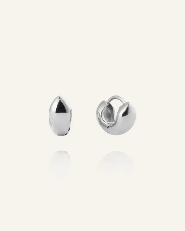Mockberg Bulky Mini Huggies øredobber sølv 12 mm