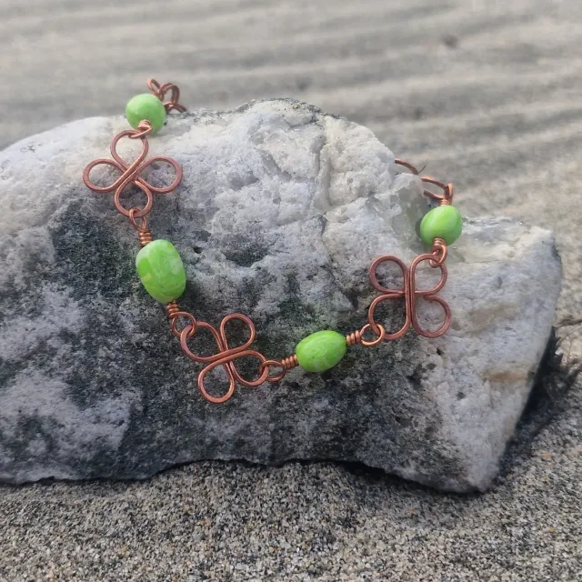 Kunstnerbonden Fortuna armbånd grønn firkløver kobber