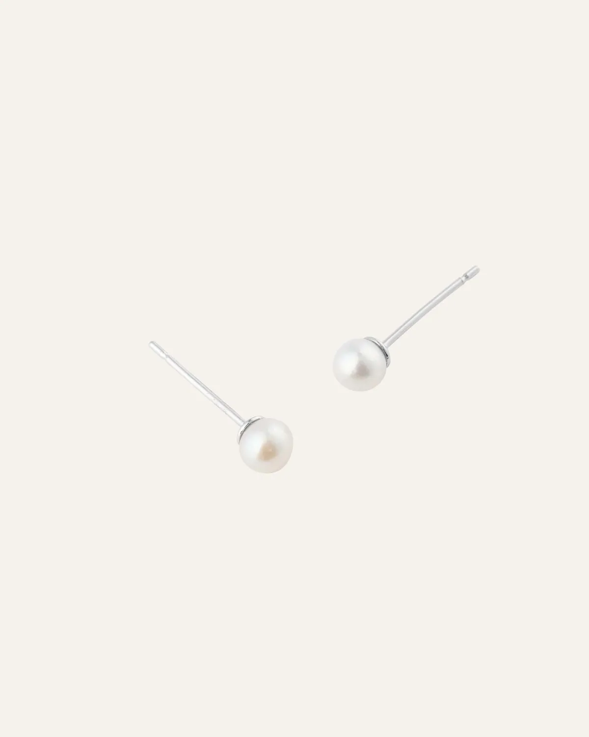 Mockberg Pearl Studs perleøredobber sølv 4 mm