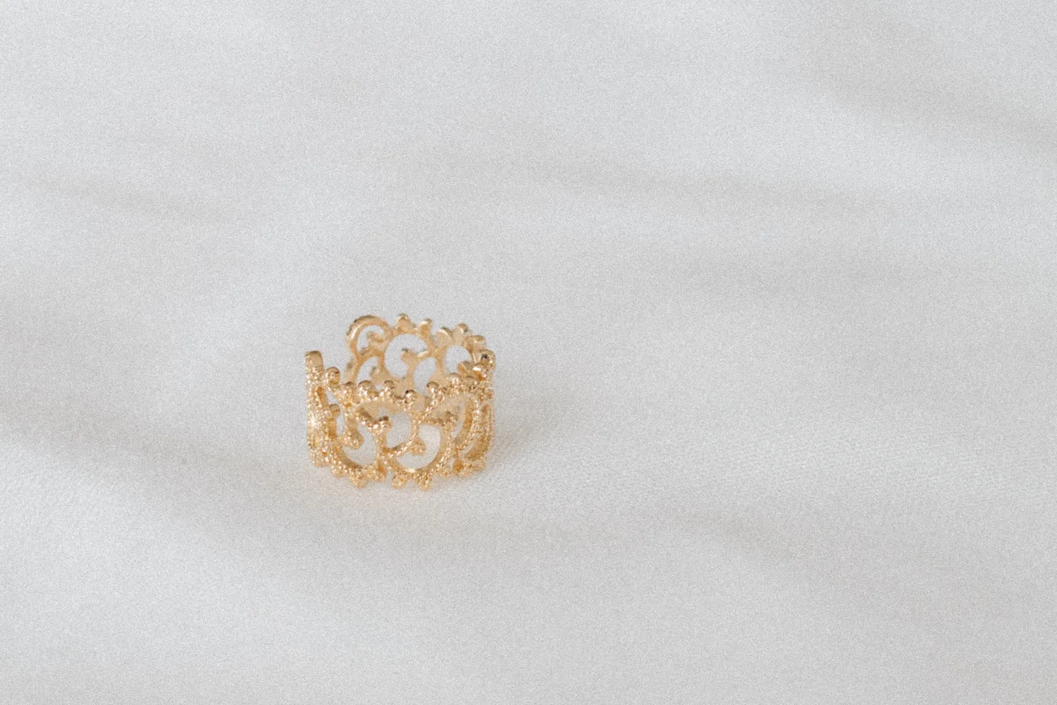 Eremis Dentelle øreklemme 18 karat gull uten hull