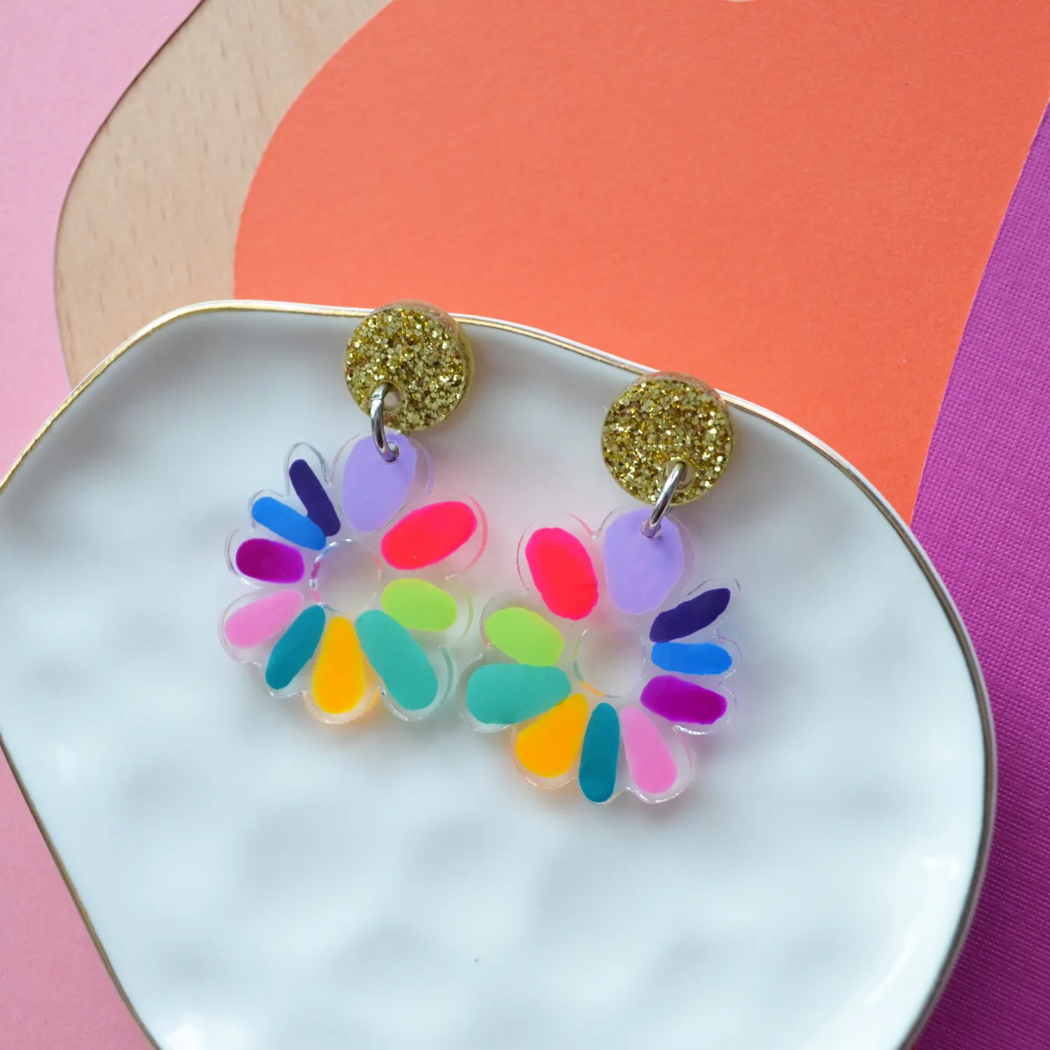 BooandBooFactory Neon Rainbow Resin Flower Dangle øredobber