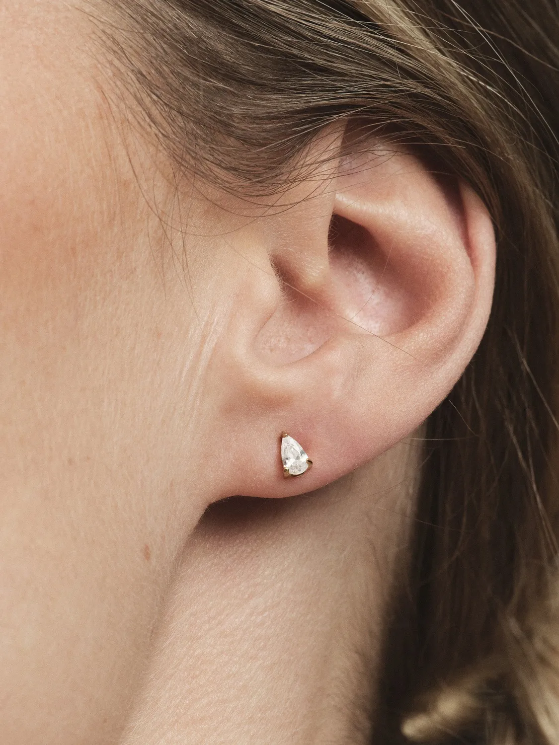 Mockberg Belle White Small Studs øredobber gull hvit