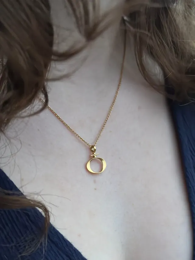 Sivia Smykkedesign Femina halssmykke forgylt 42-45 cm kvinnesymbol