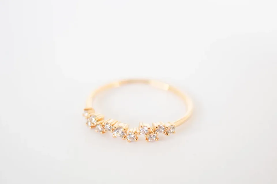 Eremis Estelle ring zirkonia 18 karat gull