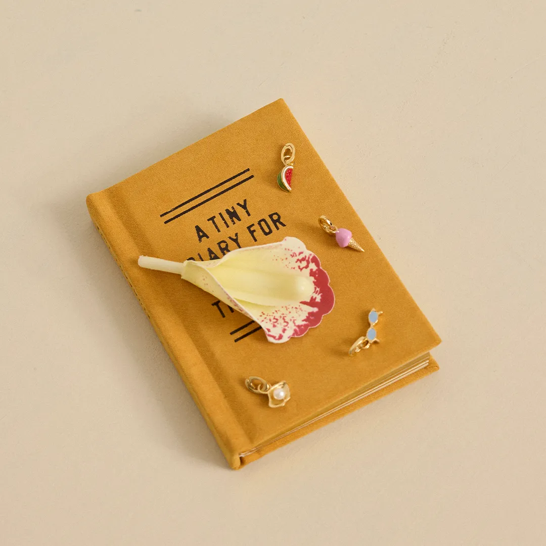 Enamel Fluffy Icecream charm rosa gull 10 mm